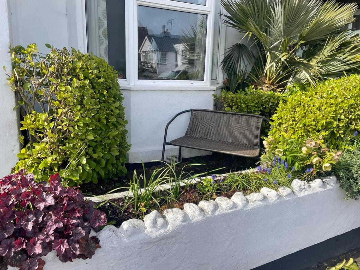 Spacious 4-Bed Beach Retreat For Families Steps From The Shore In Pevensey Bay Exteriör bild