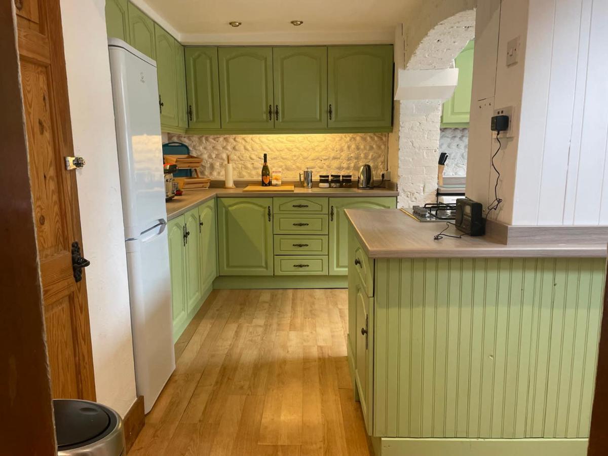 Spacious 4-Bed Beach Retreat For Families Steps From The Shore In Pevensey Bay Exteriör bild