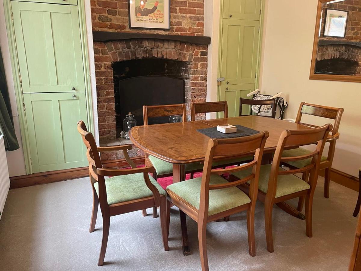 Spacious 4-Bed Beach Retreat For Families Steps From The Shore In Pevensey Bay Exteriör bild