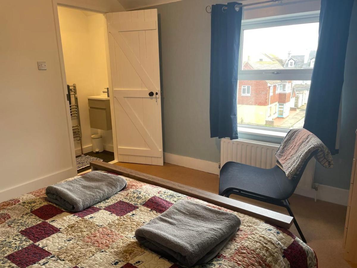 Spacious 4-Bed Beach Retreat For Families Steps From The Shore In Pevensey Bay Exteriör bild