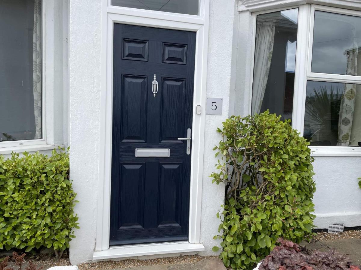 Spacious 4-Bed Beach Retreat For Families Steps From The Shore In Pevensey Bay Exteriör bild